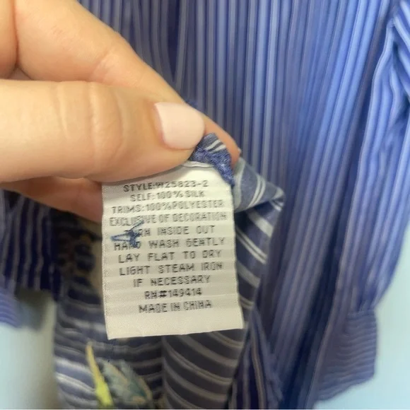 Johnny Was Workshop Geniveve Voyager 100% Silk Embroidered Tunic Top Small - Picture 8 of 8